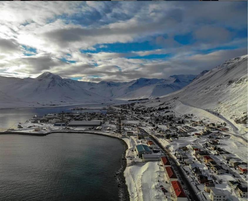 Apartment Scenic Penthouse - Ocean View & Skylight Windows Siglufjordur